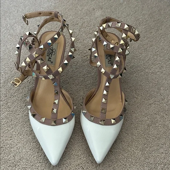 Heels - Picture 4 of 8